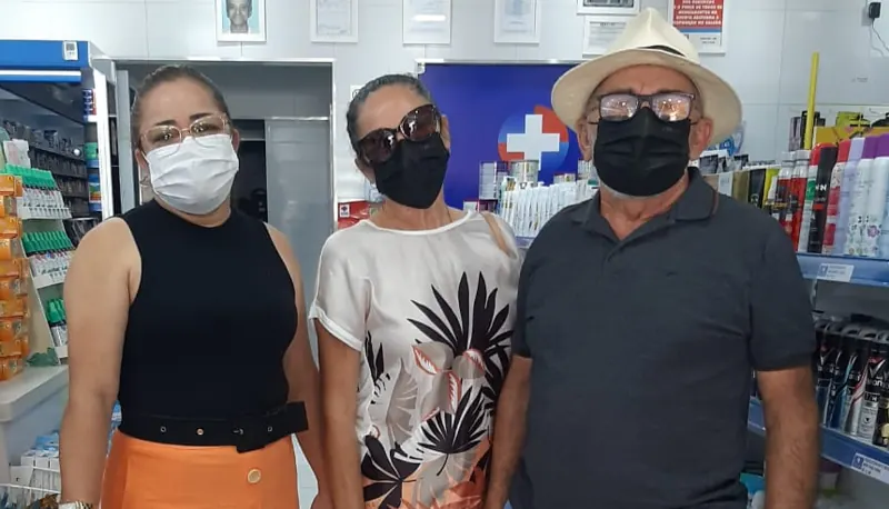 Equipe da Rocha Transportes com clientes, foto 6