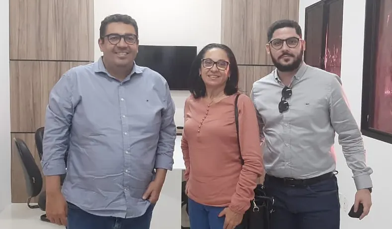 Equipe da Rocha Transportes com clientes, foto 8